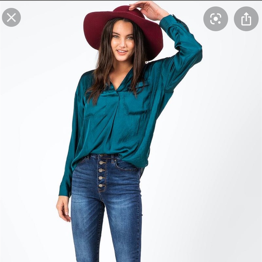 Francesca's Deanna Double Pocket Blouse
